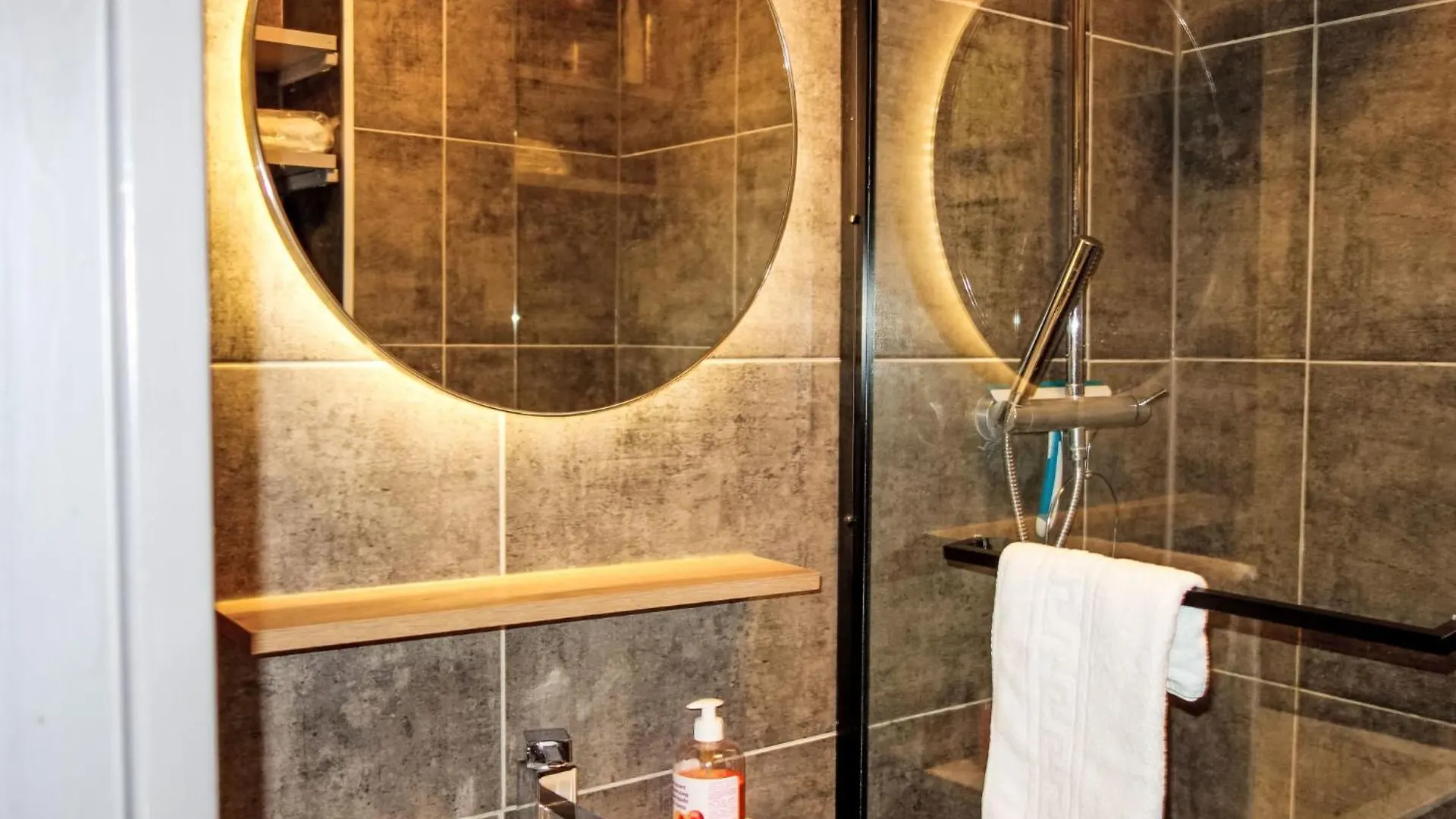 Apartment Le Roc De Peclet By Interhome Val Thorens